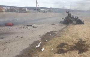 Российские войска из артиллерии попали в автомобиль, в котором находились супруги, отметили в Харьковской областной прокуратуре