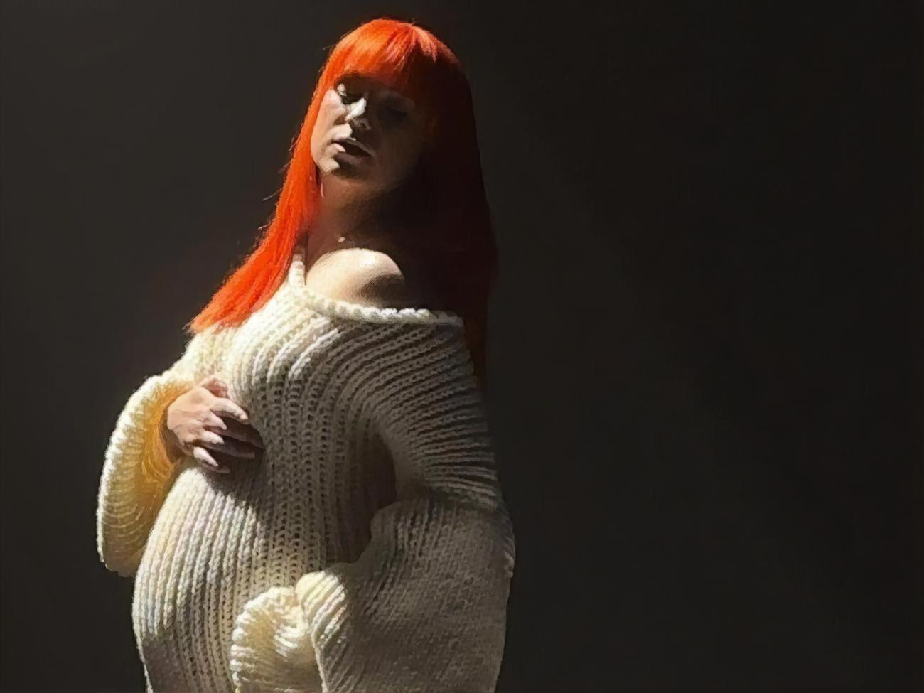 Для съемки&nbsp;Tarabarova выбрала свитер от украинского бренда&nbsp;Vihola