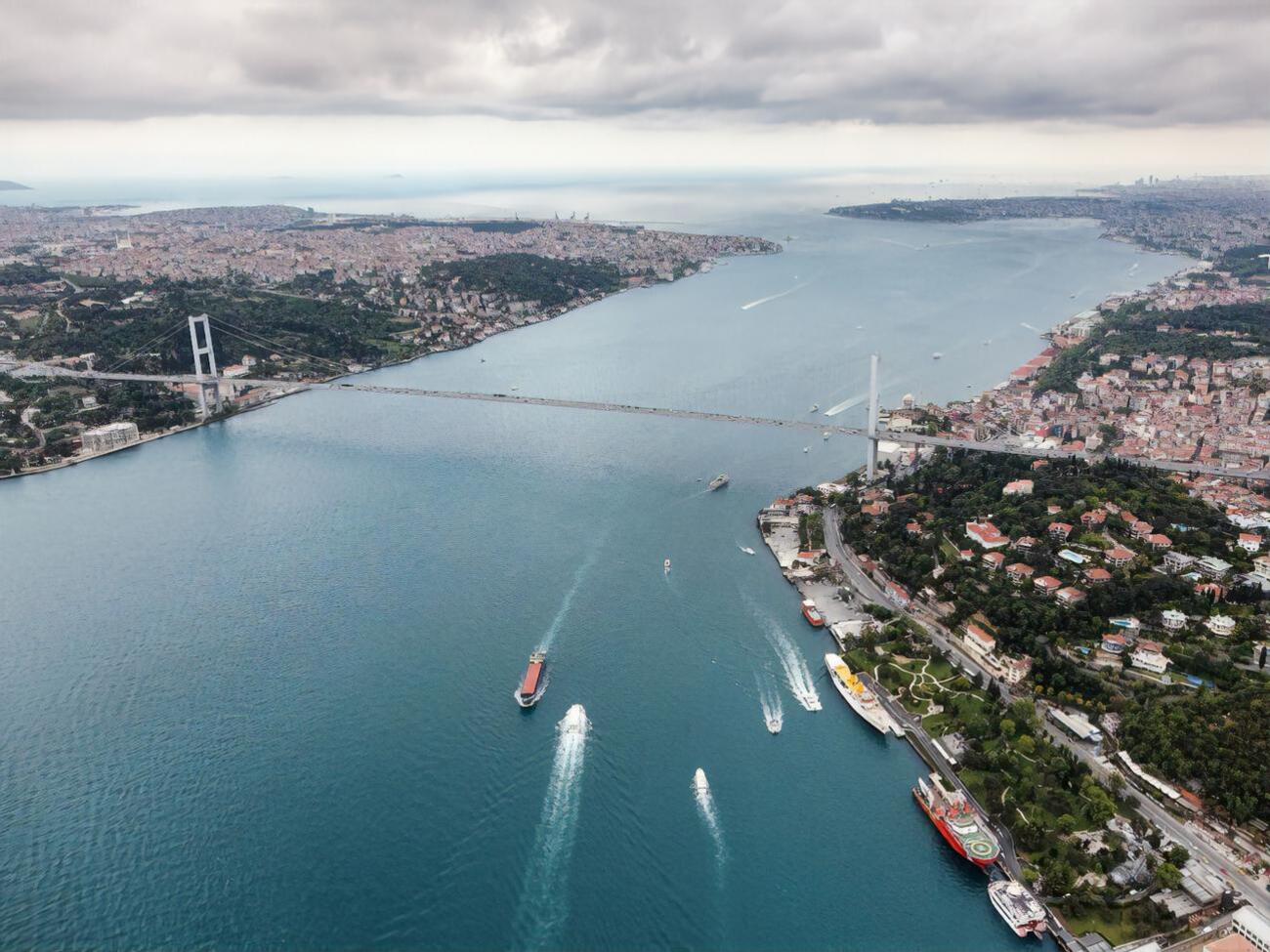 Судно с оружием шло через Босфор в сопровождении кораблей ВМФ РФ и прошло пролив в темное время суток,&nbsp;Naval News