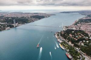 Судно с оружием шло через Босфор в сопровождении кораблей ВМФ РФ и прошло пролив в темное время суток, Naval News