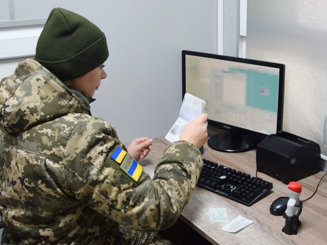На границе продолжают действовать условия военного положения