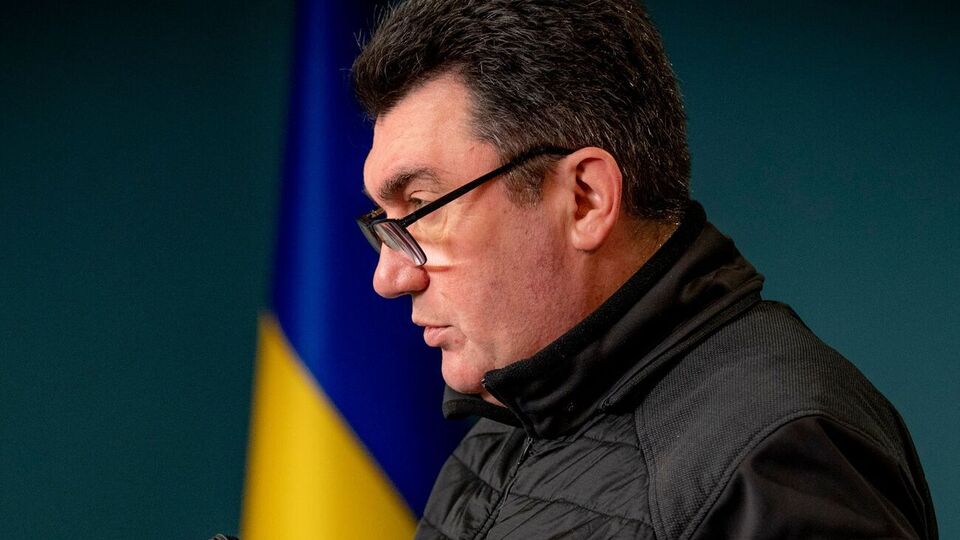 Cитуація у Бахмуті непроста, тому "приймаються колективні рішення", зазначив Данілов