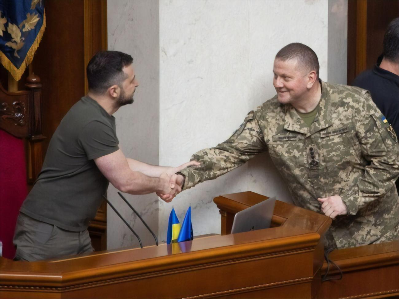 Зеленский узнал мнение Залужного о необходимости обороны Бахмута и поручил ему найти подмогу силам обороны