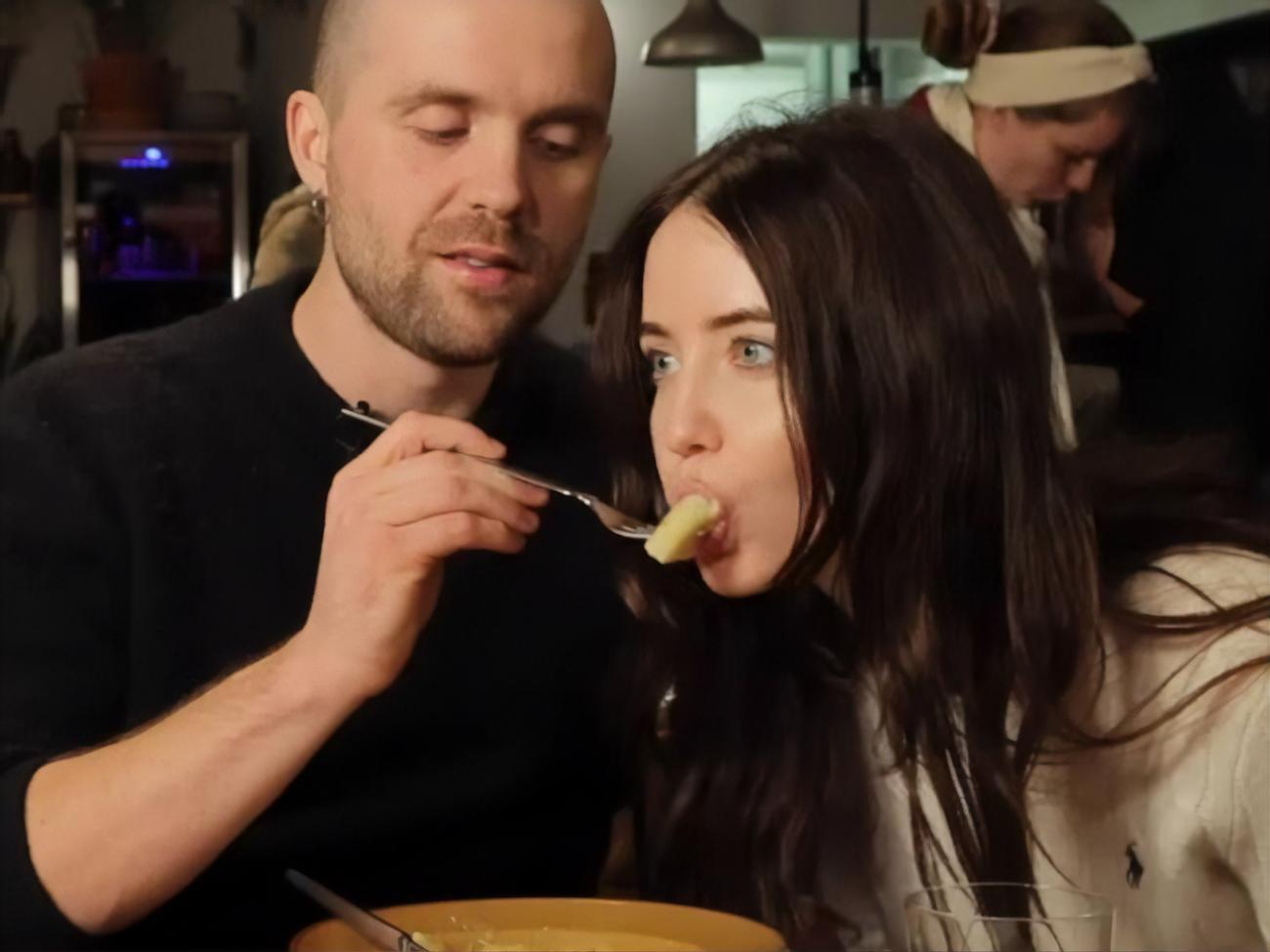 Кацурін дав скуштувати Дорофєєвій страву, яка сподобалася йому самому