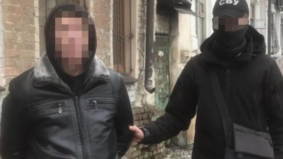 Контррозвідники СБУ затримали підозрюваного в його будинку