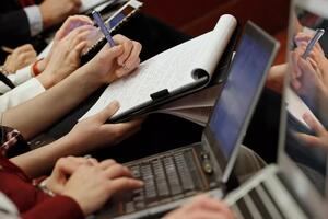 Россиян интересуют сведения о прилетах и их последствиях