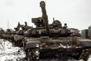 Россияне потеряли за сутки пять танков Т-90 на лиманско-купянском направлении, рассказал Череватый