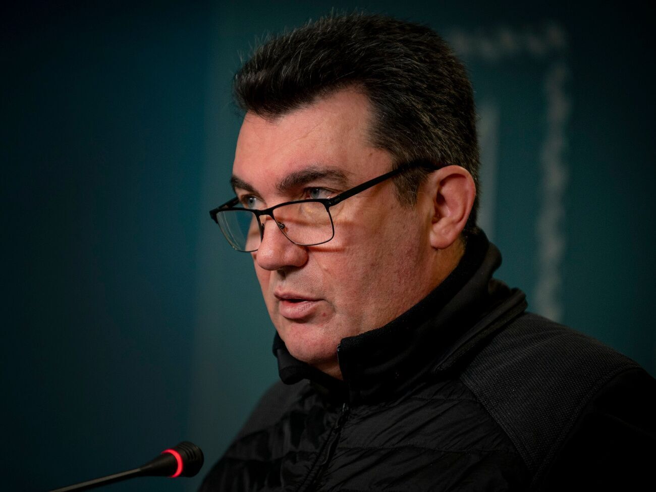 Нервы не выдерживают не только у Лукашенко, не выдерживают и на территории России, отметил Данилов