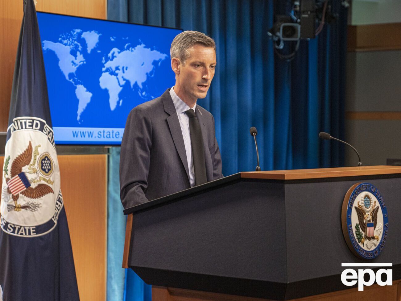 Россия "пренебрегает основными правилами войны", отметил Прайс