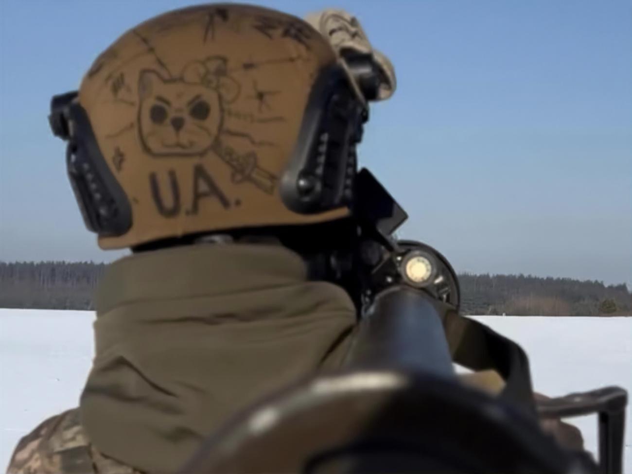 Украинские военные ежедневно отбивают сотни атак врага