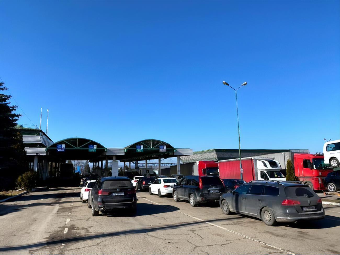 Согласно данным Госпогранслужбы, в Украине ежедневно отказывают в пересечении границы примерно 150 лицам