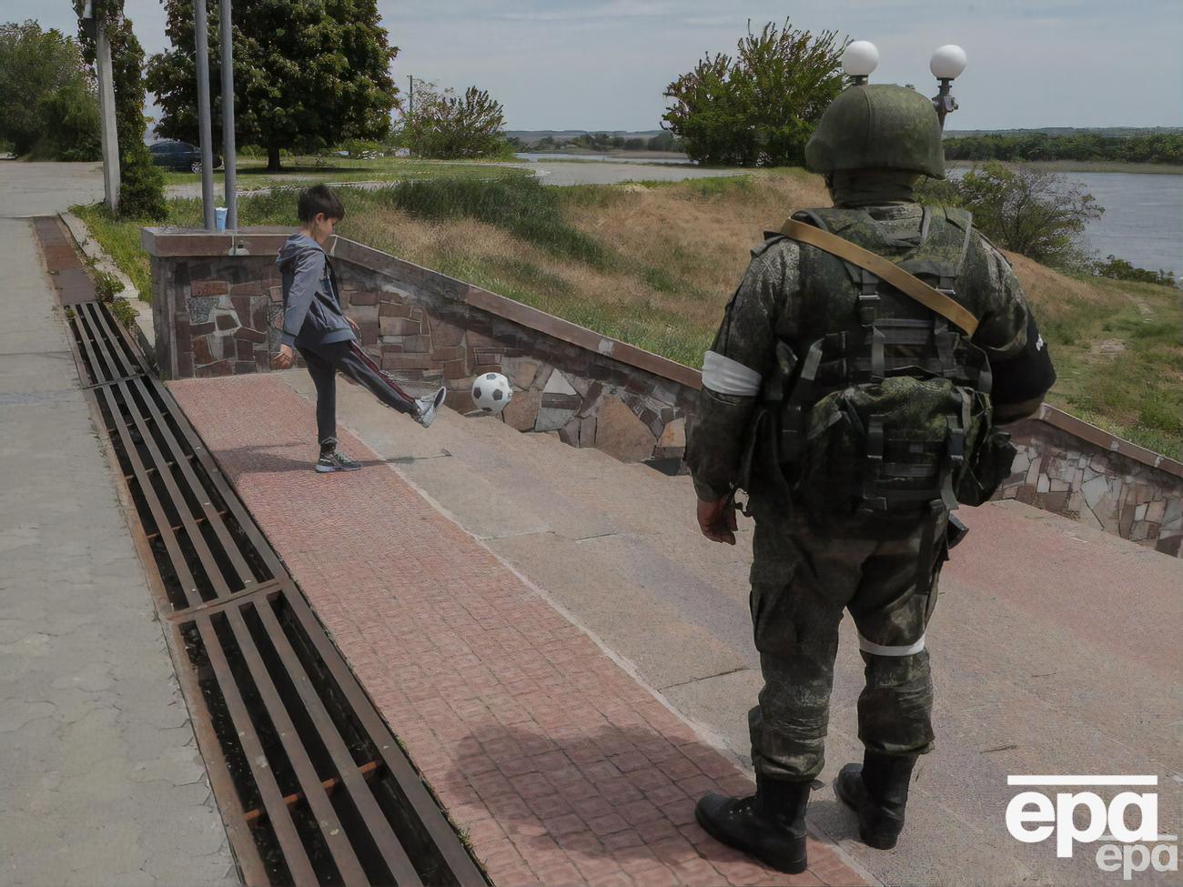 Оккупанты требуют, чтобы украинские дети ходили в российские школы