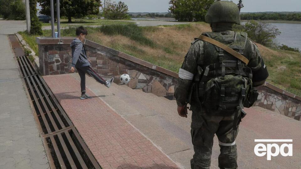 Окупанти вимагають, щоб українські діти ходили до російських шкіл
