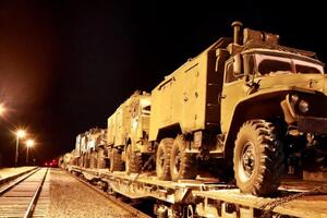 Россия перебрасывает в Беларусь военную технику и личный состав