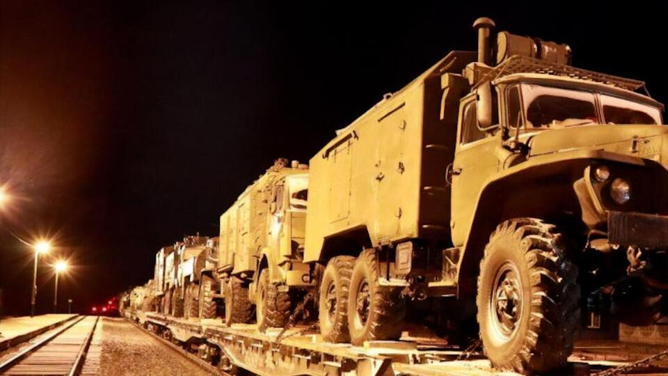 Россия перебрасывает в Беларусь военную технику и личный состав