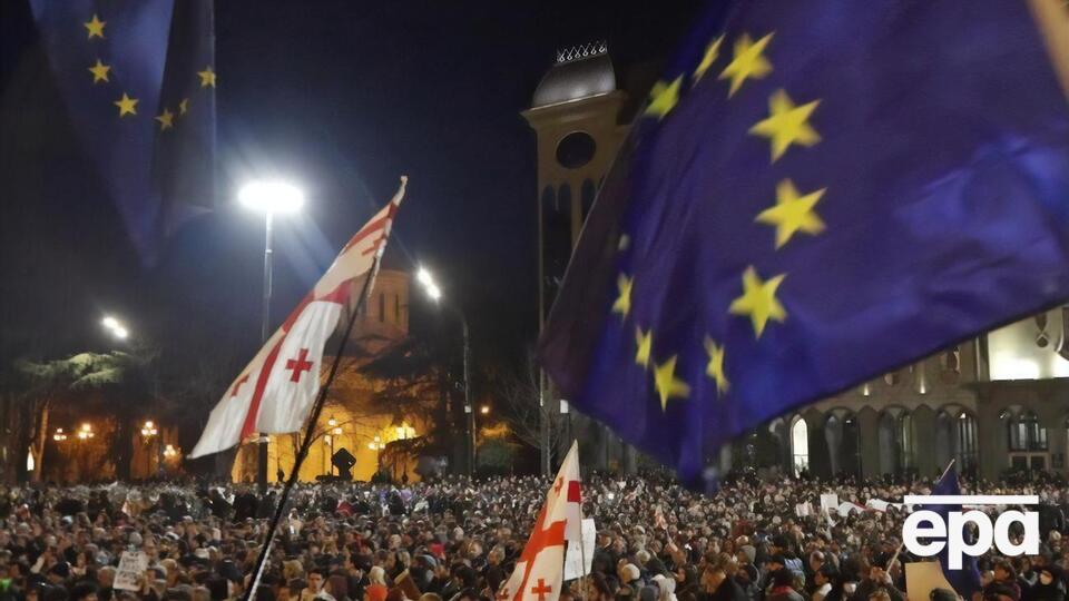 Грузія має гарантувати своїм громадянам права на мирні протести, заявили у МЗС України