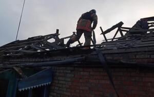 Через артобстріли окупантами в Нікополі пошкоджено 24 приватні будинки, сім господарських споруд, зазначив голова Дніпропетровської облради