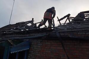 Через артобстріли окупантами в Нікополі пошкоджено 24 приватні будинки, сім господарських споруд, зазначив голова Дніпропетровської облради