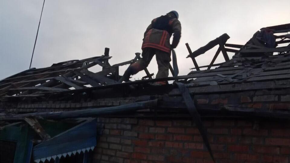 Через артобстріли окупантами в Нікополі пошкоджено 24 приватні будинки, сім господарських споруд, зазначив голова Дніпропетровської облради