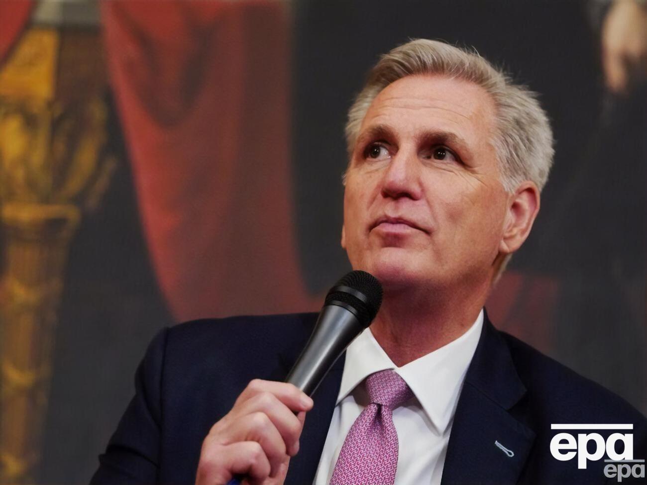 Маккарти заявил, что против "пустых чеков"