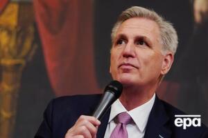 Маккарти заявил, что против "пустых чеков"