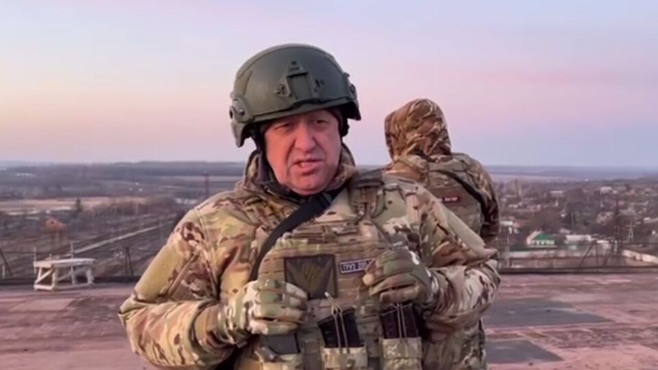 Пригожин считает, что ему не хватает российской артиллерийской поддержки, чтобы компенсировать потери, отметили западные официальные лица