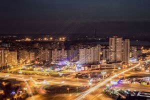 У Києві вночі під удар потрапив об'єкт інфраструктури, є постраждалі