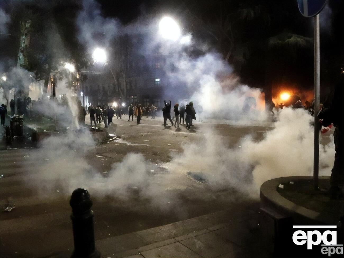 Уночі між протестувальниками й силовиками у Тбілісі сталися сутички