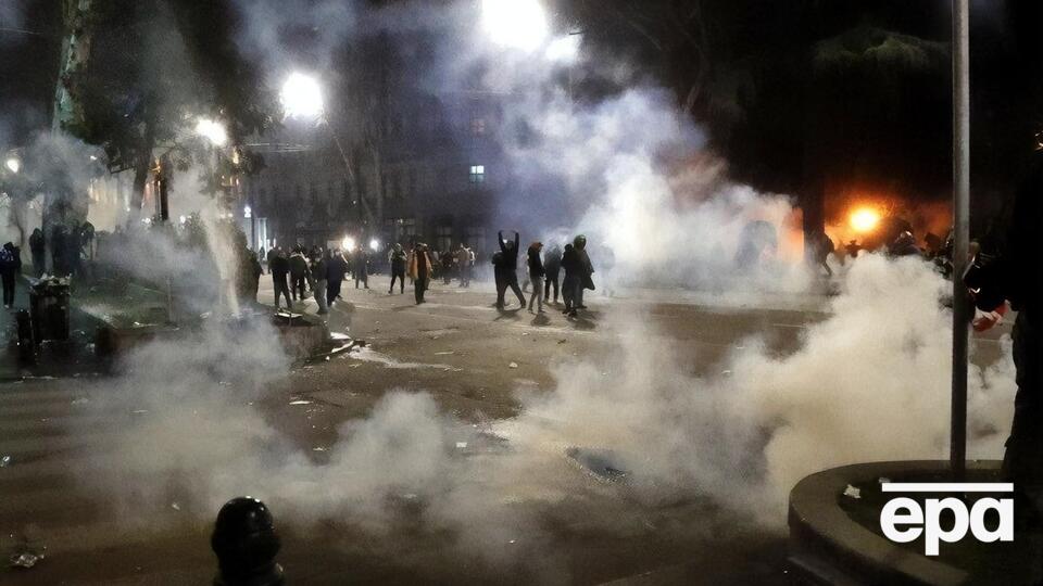 Ночью между протестующими и силовиками в Тбилиси произошли столкновения
