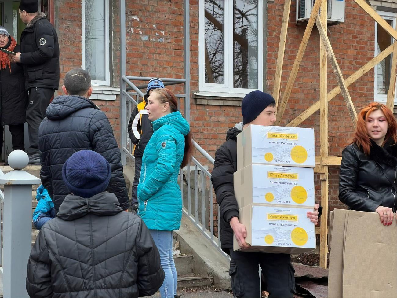 Фонд Рината Ахметова передал более полумиллиона продуктовых наборов жителям 22 областей Украины