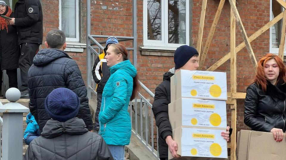 Фонд Рината Ахметова передал более полумиллиона продуктовых наборов жителям 22 областей Украины
