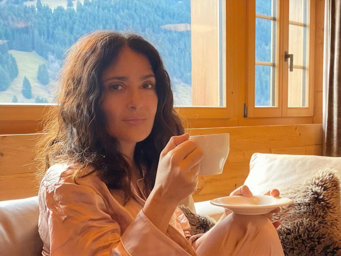 Хайек показала фото из личного архива