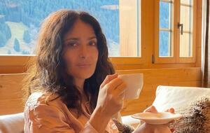 Хайек показала фото из личного архива