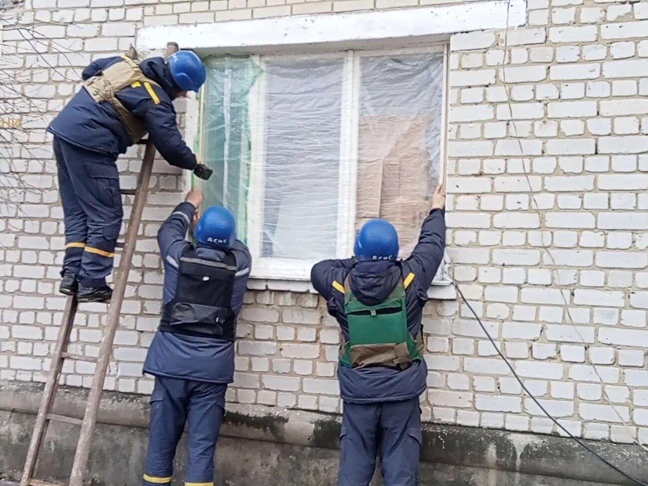 Снаряды оккупантов повредили многоквартирный дом