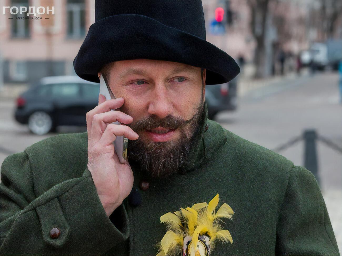 У гардеробі в Чичваркіна приблизно 25 капелюхів, але з них не більше ніж сім таких, які він найчастіше носить