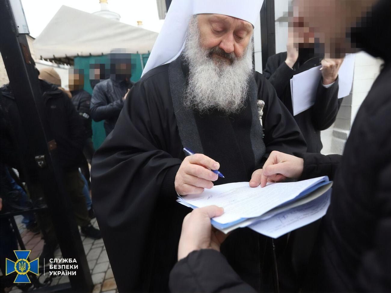 СБУ сообщила о подозрении митрополиту Павлу, у него в доме проходят обыски. Фоторепортаж