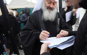 СБУ сообщила о подозрении митрополиту Павлу, у него в доме проходят обыски. Фоторепортаж