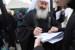 СБУ повідомила про підозру митрополита Павла, у нього в будинку проводять обшуки. Фоторепортаж