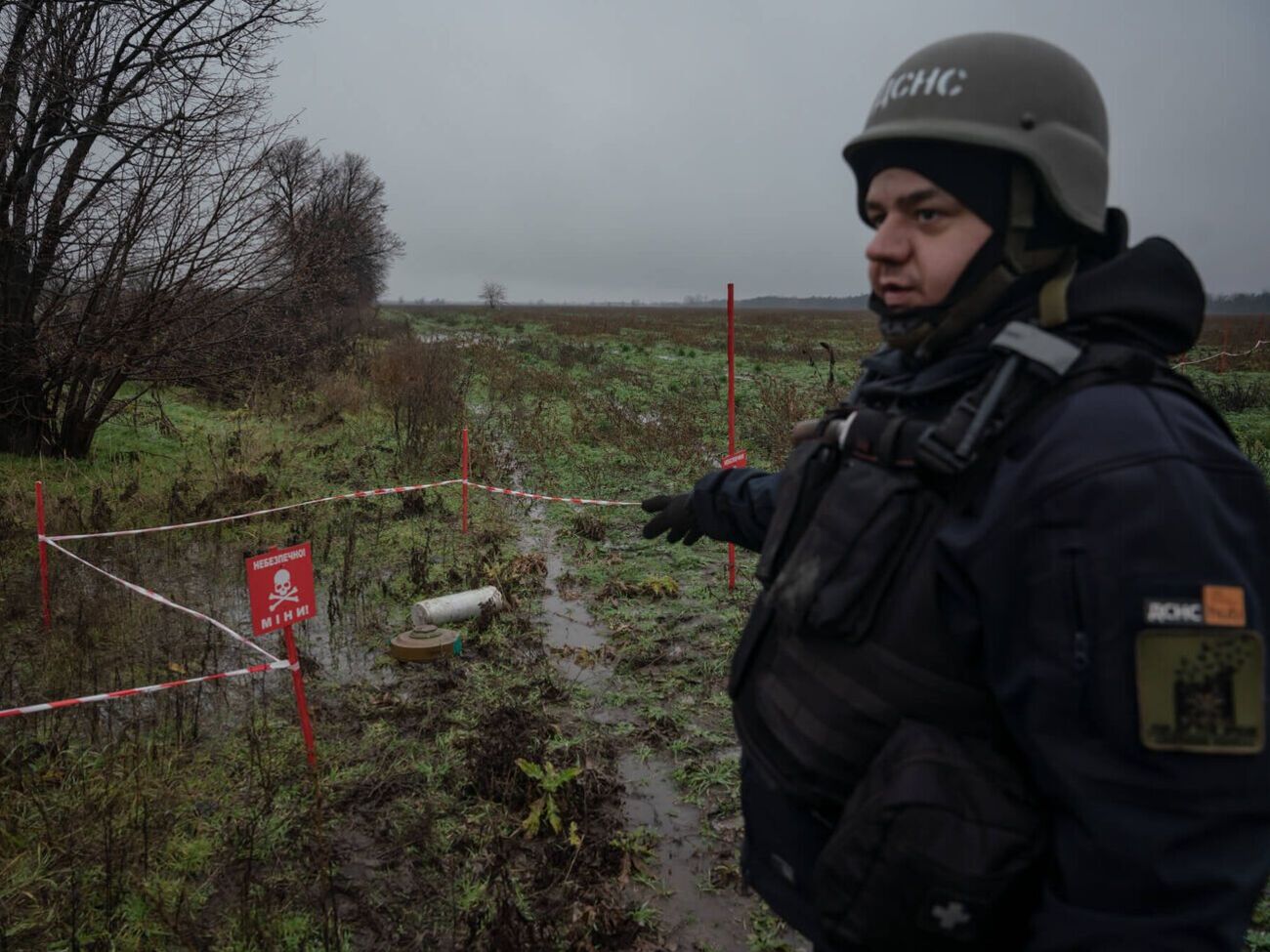 По данным Зеленского, неразминированными остаются 174 тыс. км&sup2; территории Украины