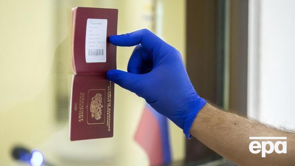 Украинцам оккупанты упростили выдачу паспортов РФ