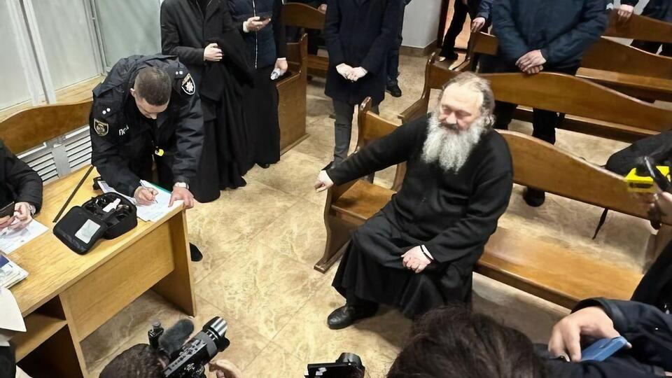 Лебідь заявив, що "плакати не стане"