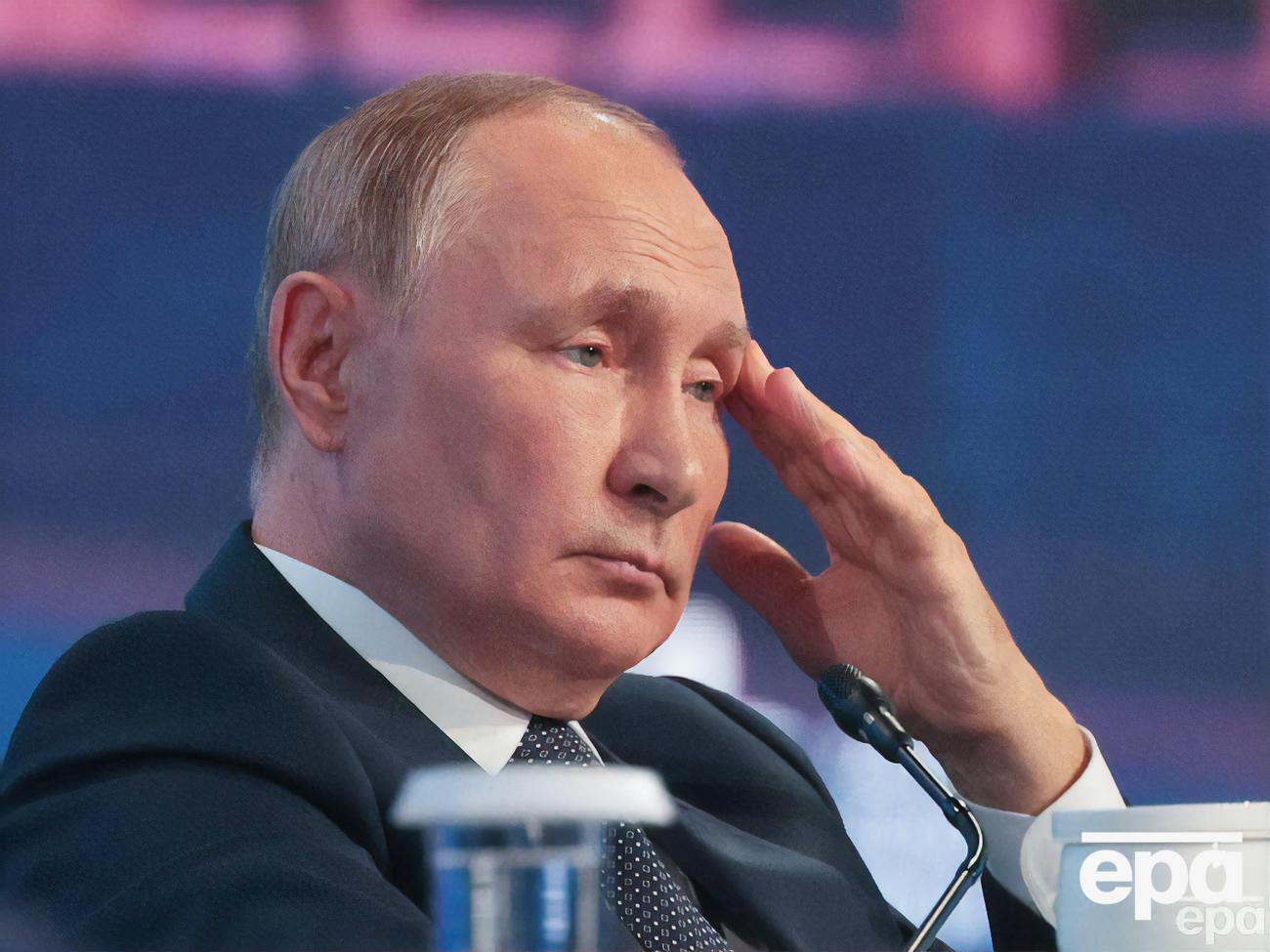 Путина могут сдать в Гаагу его соратники-чекисты, чтобы попробовать сохранить себя как клан, управляющий Россией, допускает Соловей