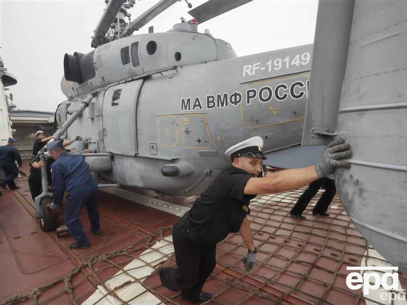 Всего на боевом дежурстве в Черном море оккупанты держат четыре корабля