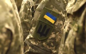 Гончаренко заявив, що виплати військовослужбовцям збережуть до кінця воєнного стану, але, за словами Железняка, потрібні будуть ще зміни до бюджету