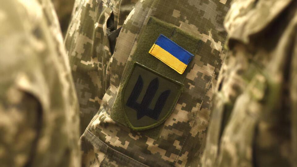 Гончаренко заявил, что выплаты военнослужащим сохранятся до конца военного положения, но, по словам Железняка, необходимы будут еще изменения в бюджет