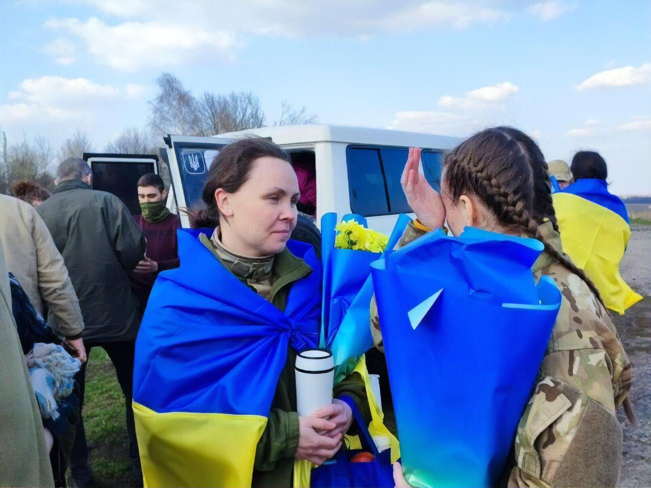 Среди освобожденных украинцев – военные, моряки, пограничники, нацгвардейцы