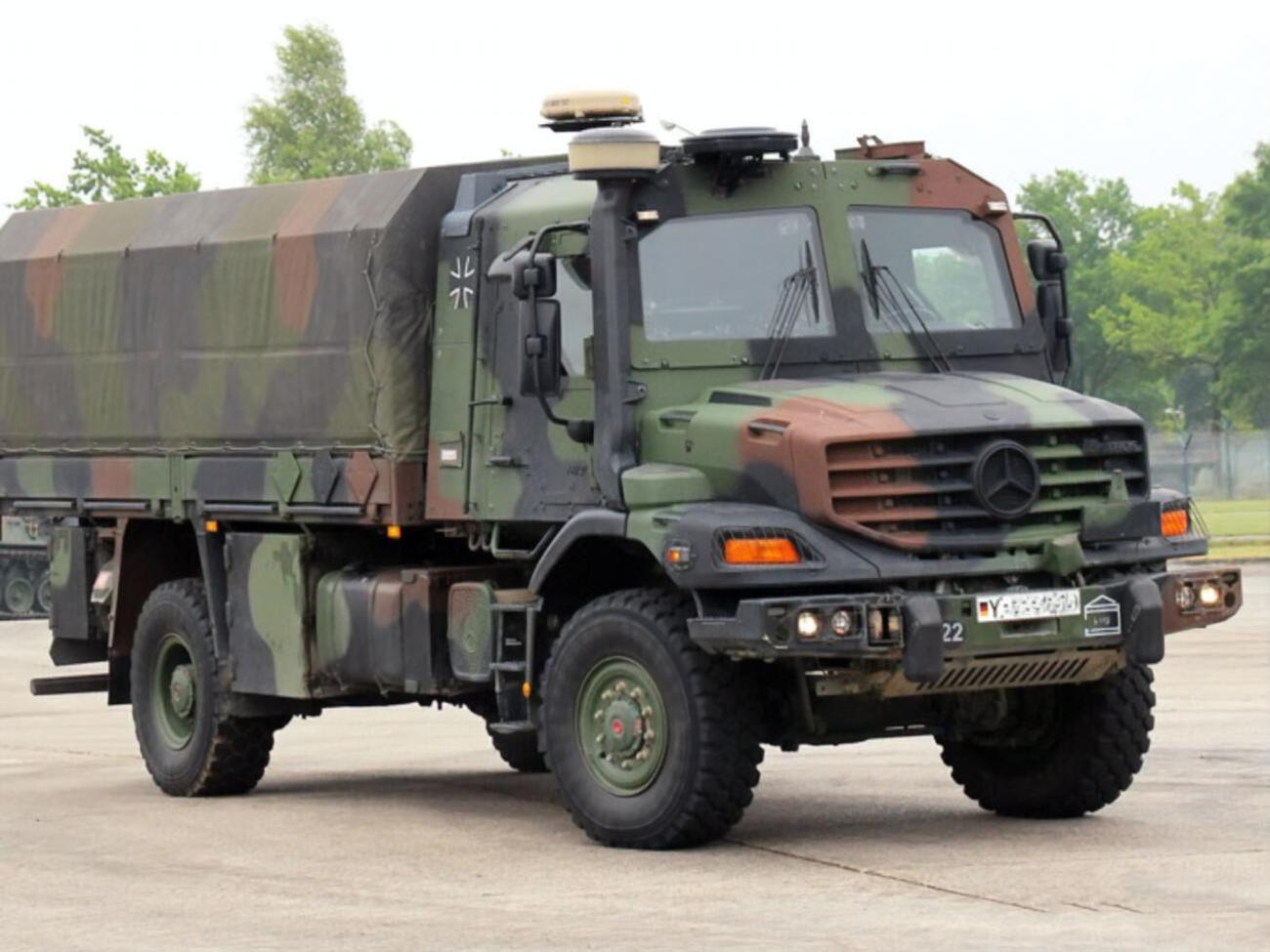 У постачання входять високопрохідні вантажівки Mercedes-Benz Zetros
