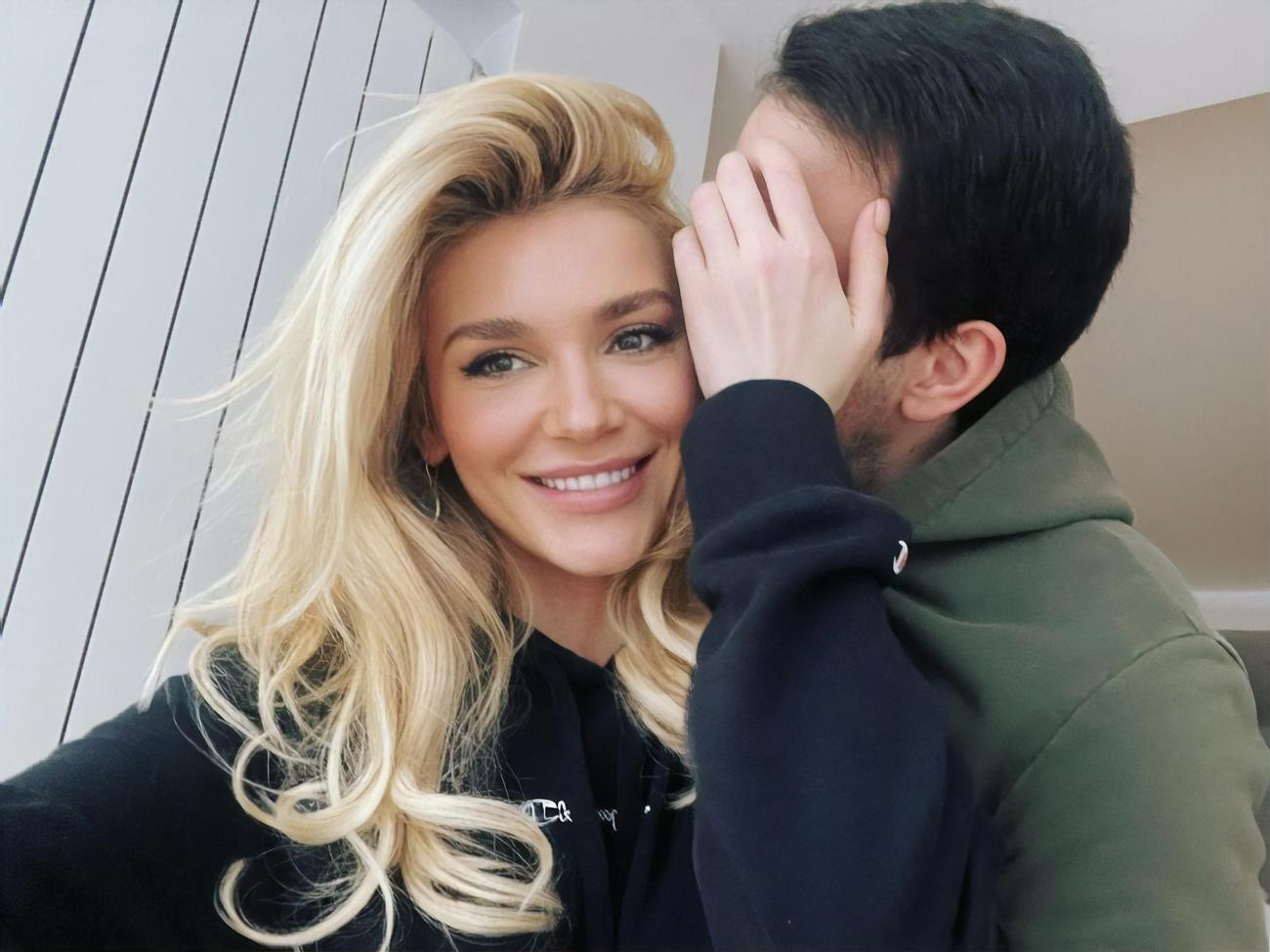 Міша Романова познайомилася з бойфрендом у мережі