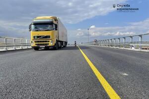 Рух відкрито в обидва боки, але поки на одній половині мосту