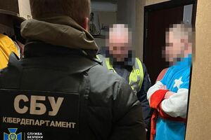 Одного з підозрюваних СБУ затримала, ще двоє переховуються за кордоном